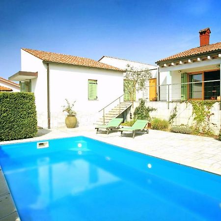 Spacious Villa In Parecag With A Swimming Pool Sečovlje Екстериор снимка